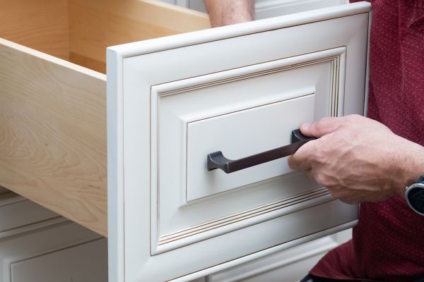 Cabinet Handle Installation in Port Saint Lucie