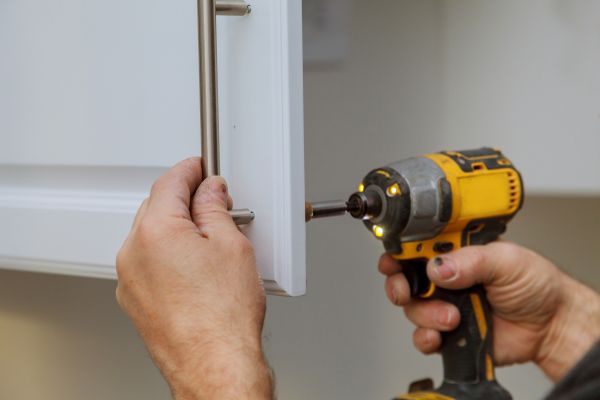 Cabinet Knob Installation in Port Saint Lucie